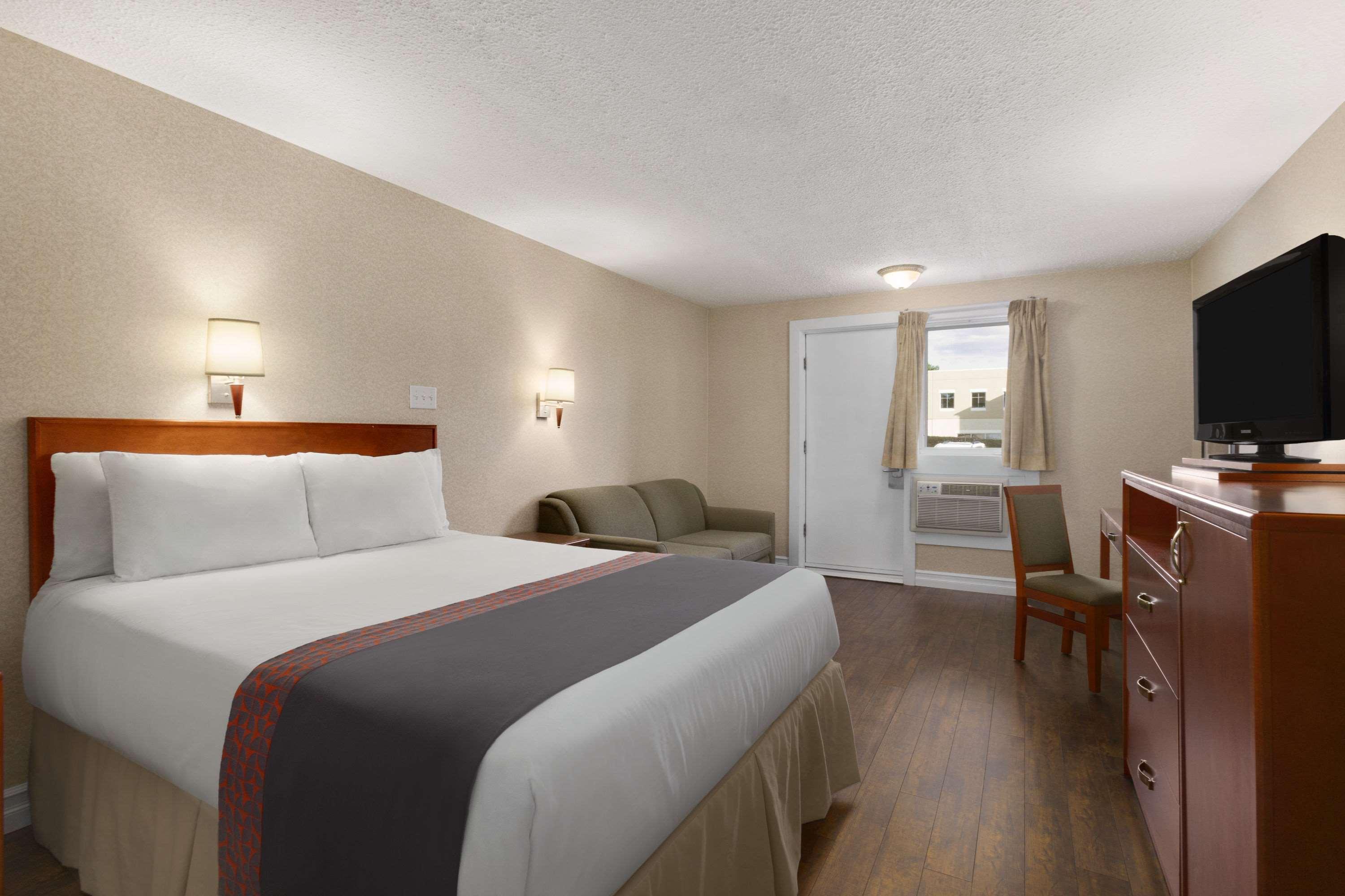 Days Inn By Wyndham Bridgewater Conference Center Екстериор снимка