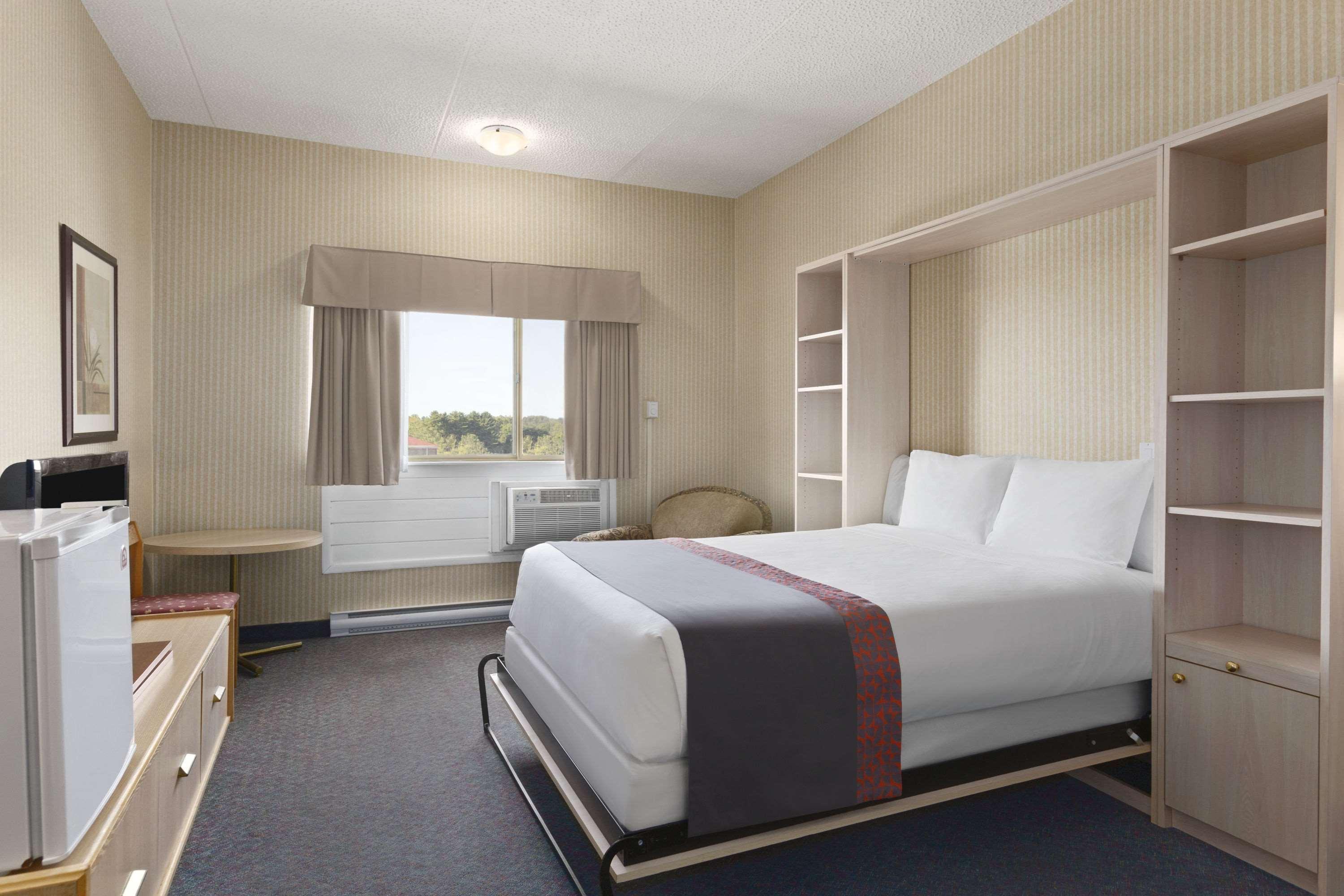 Days Inn By Wyndham Bridgewater Conference Center Екстериор снимка