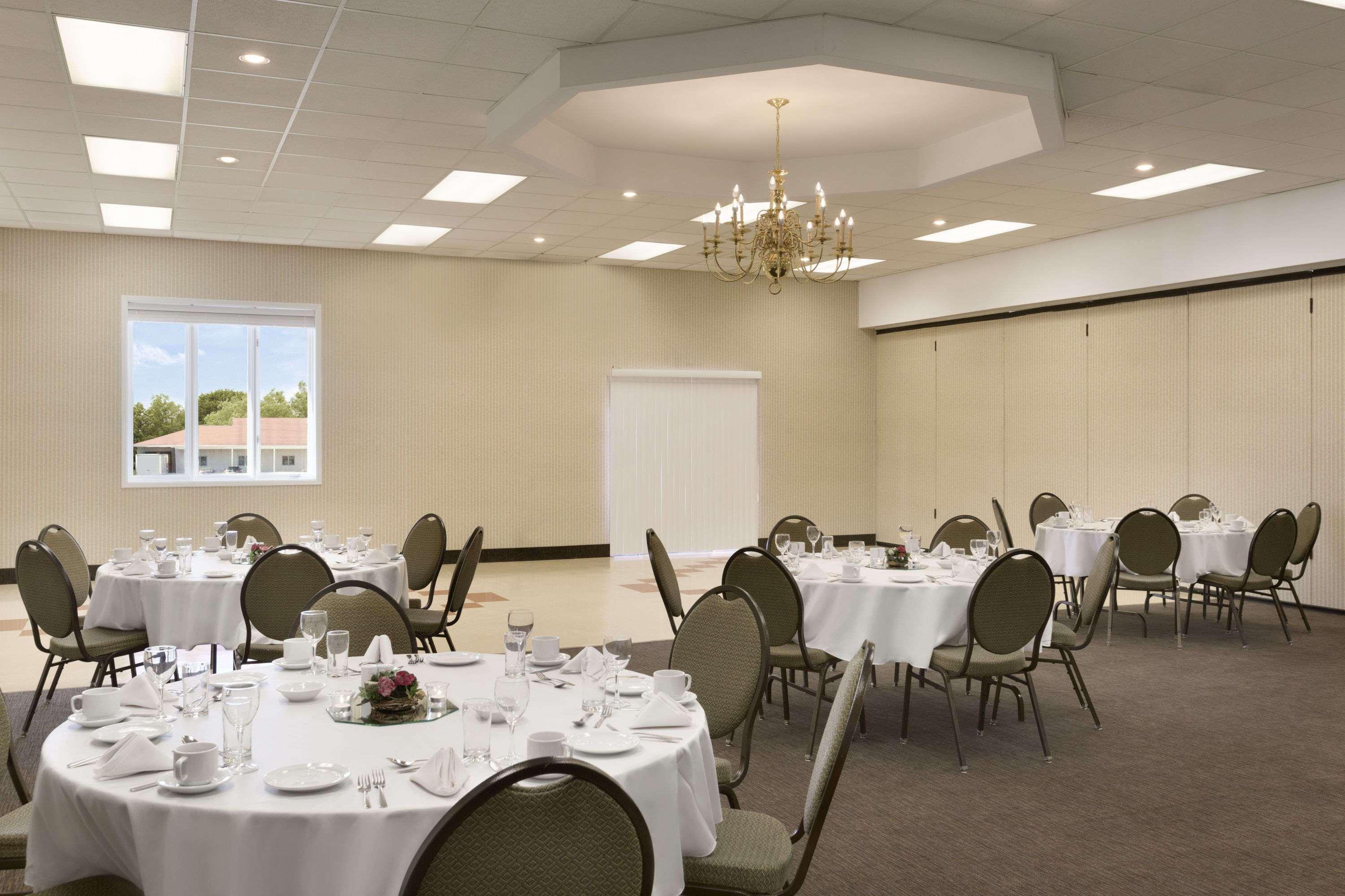 Days Inn By Wyndham Bridgewater Conference Center Екстериор снимка