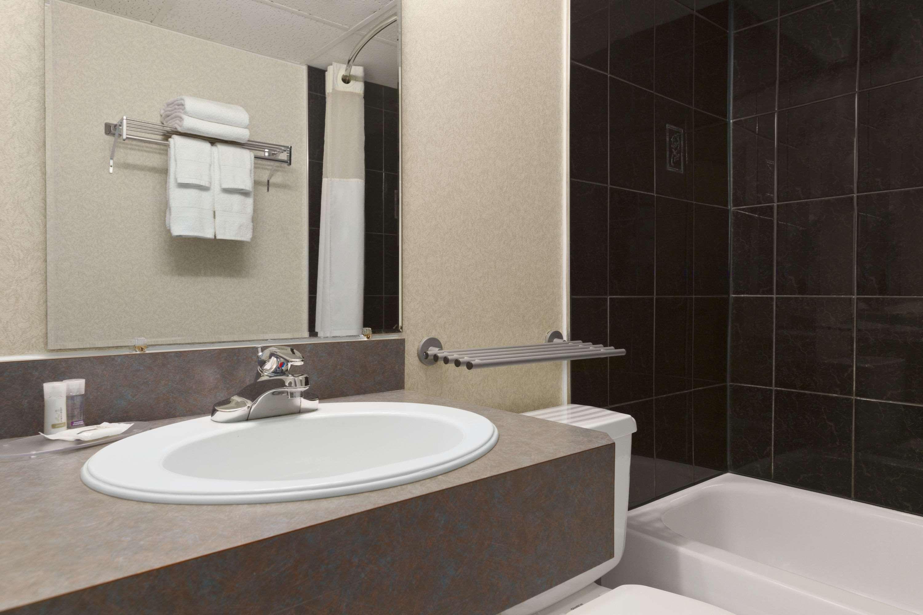 Days Inn By Wyndham Bridgewater Conference Center Екстериор снимка