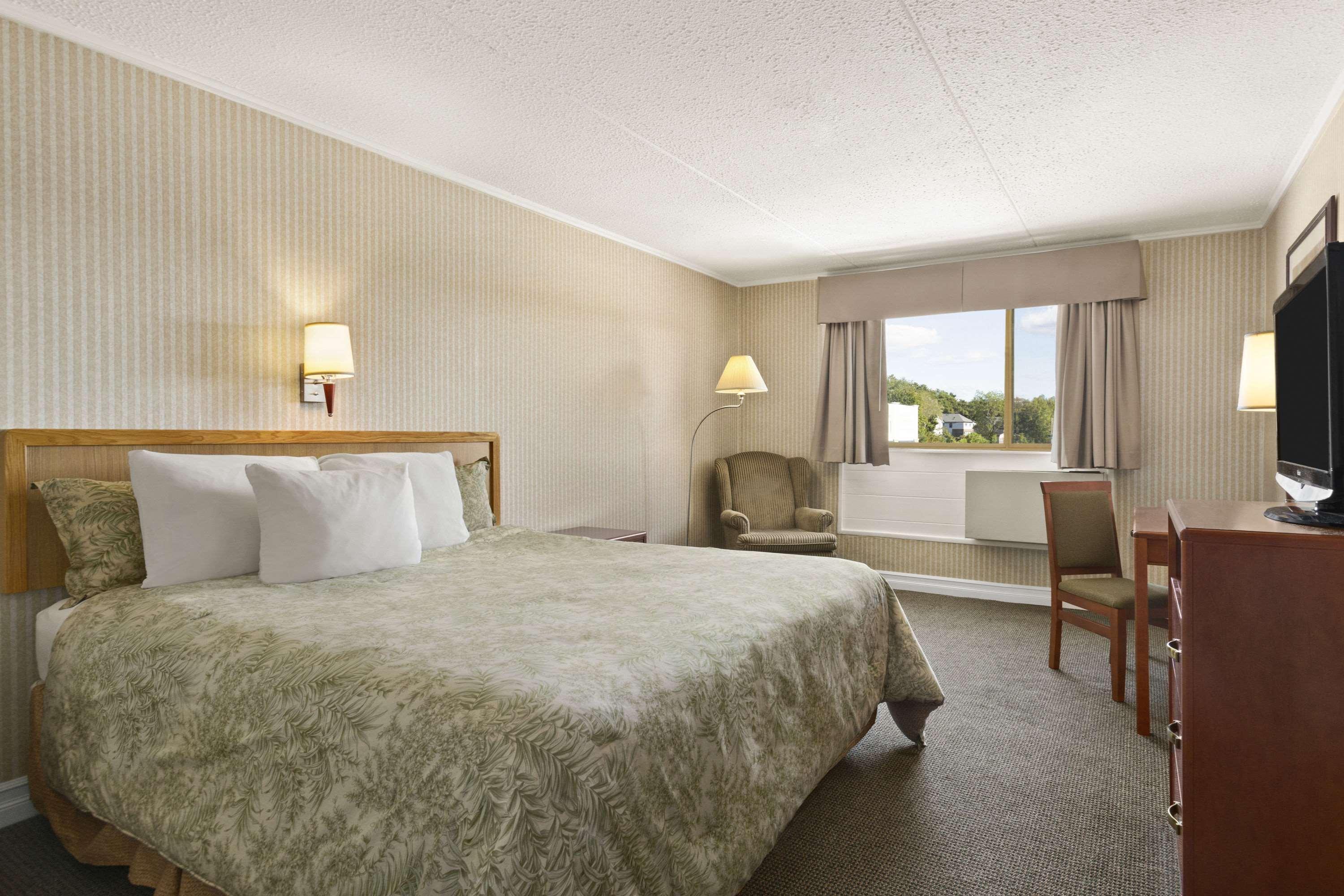 Days Inn By Wyndham Bridgewater Conference Center Екстериор снимка