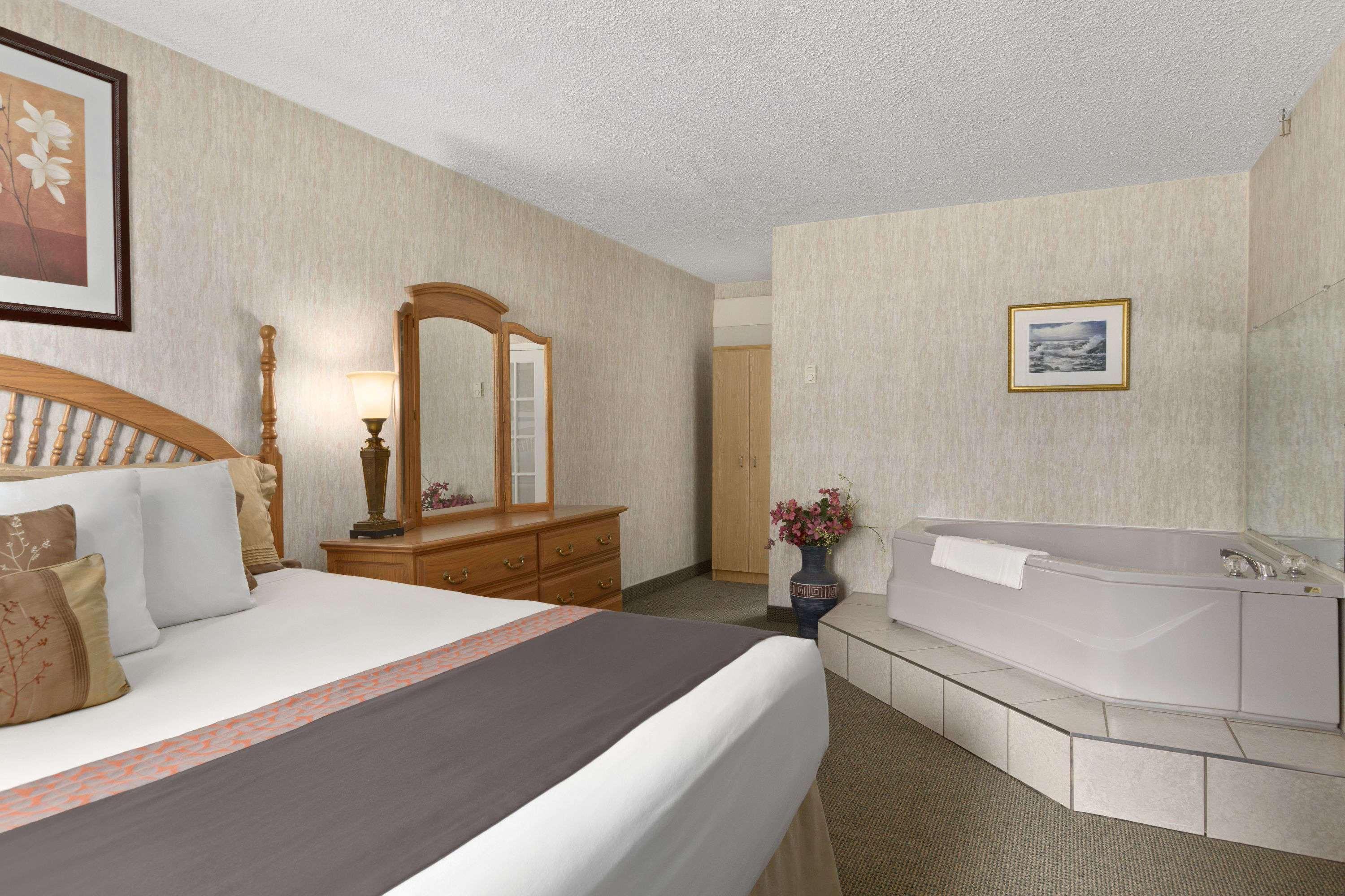 Days Inn By Wyndham Bridgewater Conference Center Екстериор снимка