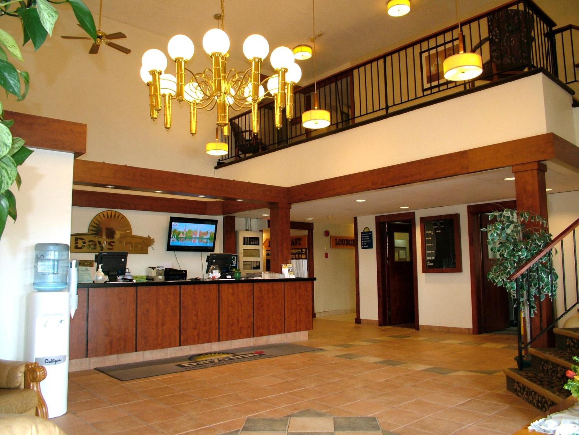 Days Inn By Wyndham Bridgewater Conference Center Екстериор снимка