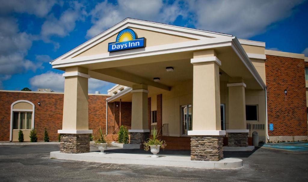 Days Inn By Wyndham Bridgewater Conference Center Екстериор снимка